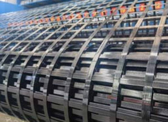 磐石钢塑土工格栅：基建“隐形脊梁”的绿色智造与长寿命进化论